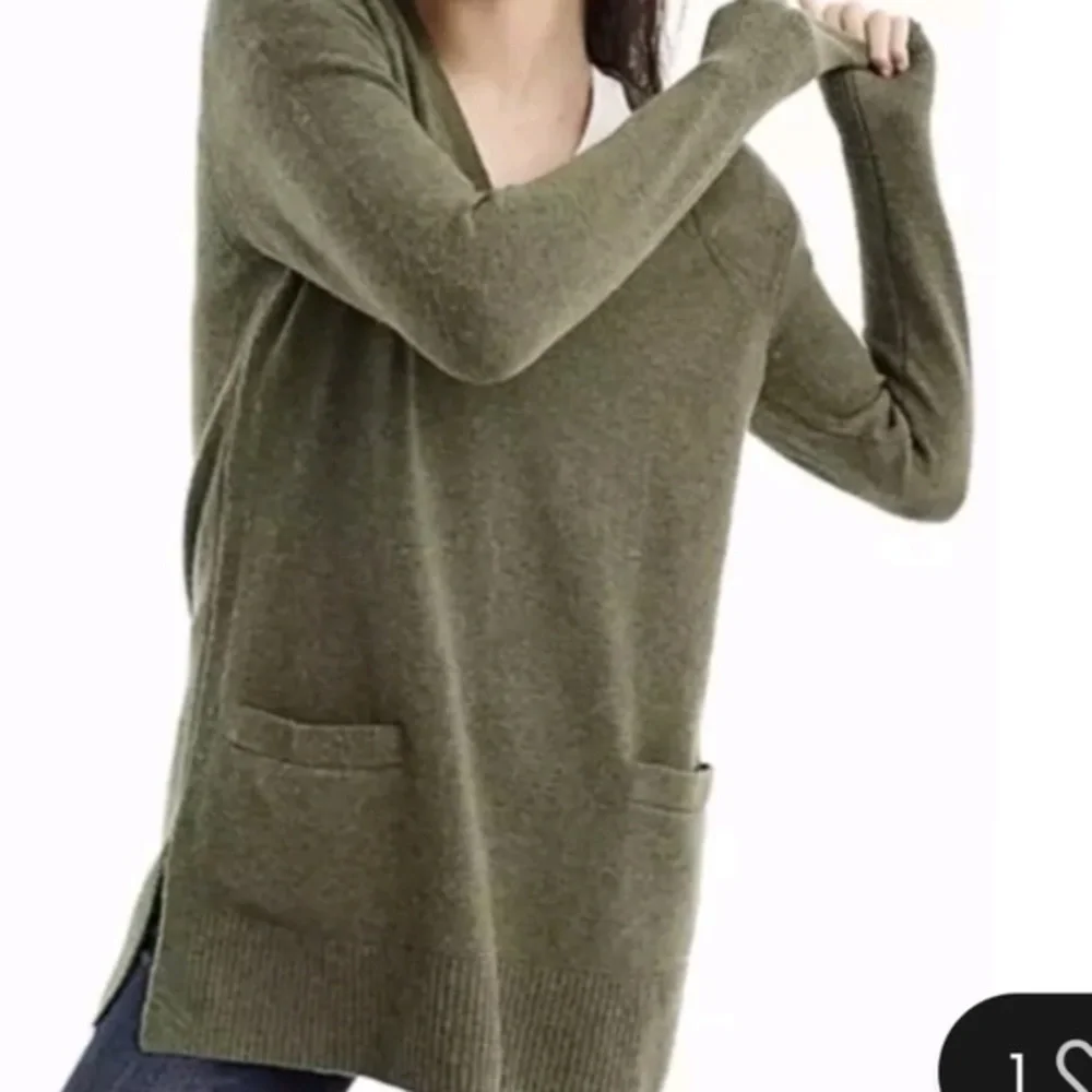J. crew V-Neck Grey Tunic Sweater Front Pockets Soft Yarn Alpaca size Small